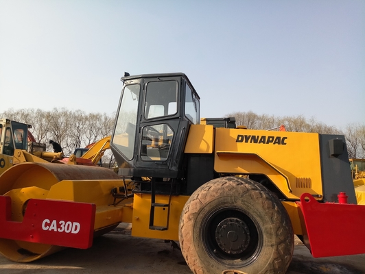 Gebruikte CA30D Dynapac single drum roller met originele Zweedse ontwerp en dieselmotor