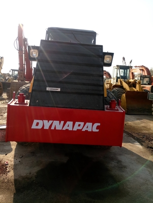 Fundamentenbouw met Dynapac CA30D wegroller en staalwiel met één trommel