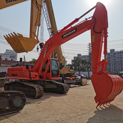 Gebruikte Doosan DX300LC graafmachine met 2020 jaar en 178/kw vermogen in goede staat