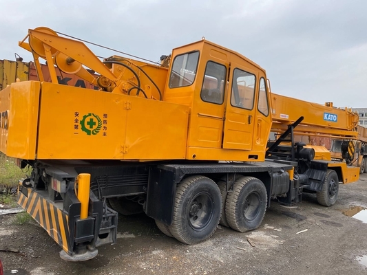 Kato 25 ton gebruikte kraan in goede staat met een bedrijfsgewicht van 25 ton en een machinegewicht van 25000 kg