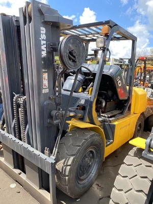 Bijna 5 ton KOMATSU FD50 FD35 FD40 FD45 EPA Motor Hydraulische vorkheftruck met 46 kW vermogen
