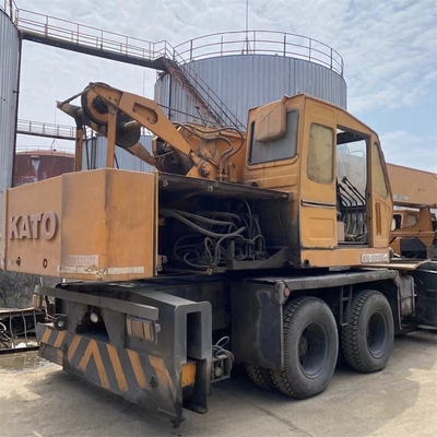 Gebruikte Kato NK300E vrachtwagen kraan met maximaal 30 ton.