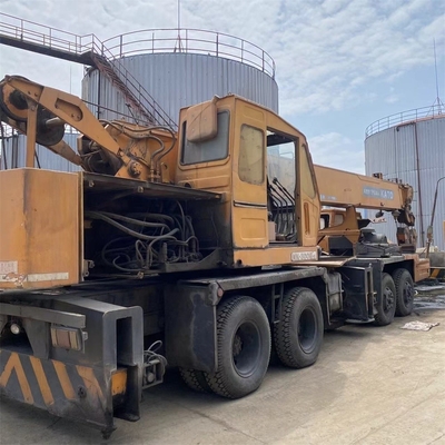 Gebruikte Kato NK300E vrachtwagen kraan met maximaal 30 ton.