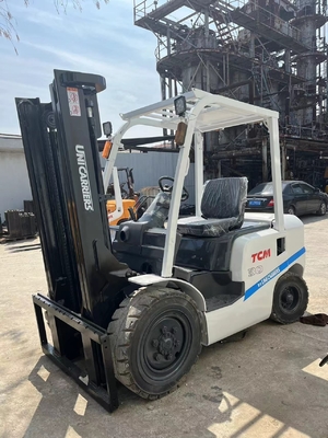 TCM 3 ton gebruikte vorkheftruck met andere emmercapaciteit en 3000 kg machinegewicht