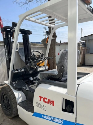 TCM 3 ton gebruikte vorkheftruck met andere emmercapaciteit en 3000 kg machinegewicht