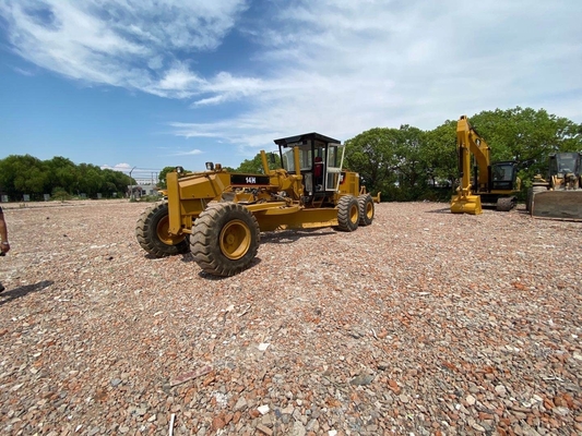 Japan Originele gebruikte Caterpillar 14H motorgrader met wegband en voorlader in Japan