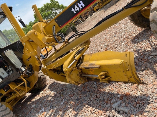 Japan Originele gebruikte Caterpillar 14H motorgrader met wegband en voorlader in Japan