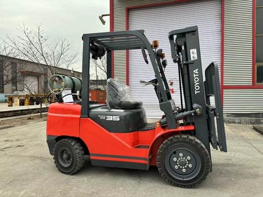 Tweedehands 3,5 ton 3 ton Dieselmotor Vorklift TOYOTA 35 30 voor het tillen van magazijncontainers