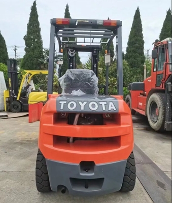 Tweedehands 3,5 ton 3 ton Dieselmotor Vorklift TOYOTA 35 30 voor het tillen van magazijncontainers