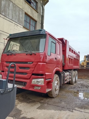 Gebruikte dumptruck HOWO 375 met originele verf en EPA-motor uit Japan bij Restaurant