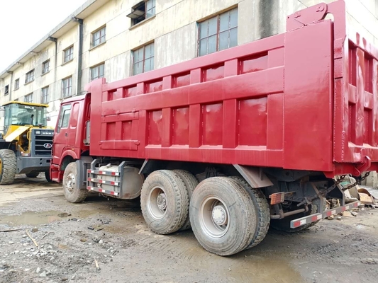 Gebruikte dumptruck HOWO 375 met originele verf en EPA-motor uit Japan bij Restaurant