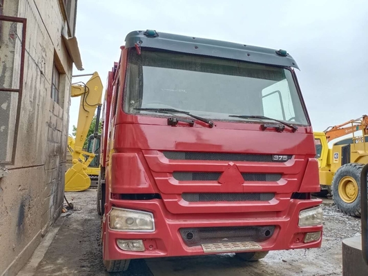 Gebruikte dumptruck HOWO 375 met originele verf en EPA-motor uit Japan bij Restaurant