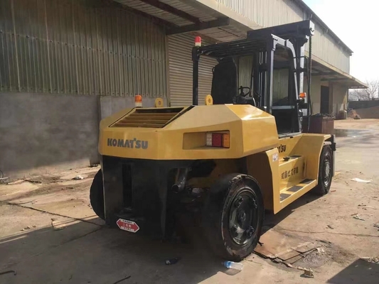 Komatsu FD100 Vorklift Zware apparatuur met een goed hefvermogen
