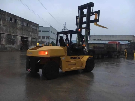 Komatsu FD100 Vorklift Zware apparatuur met een goed hefvermogen