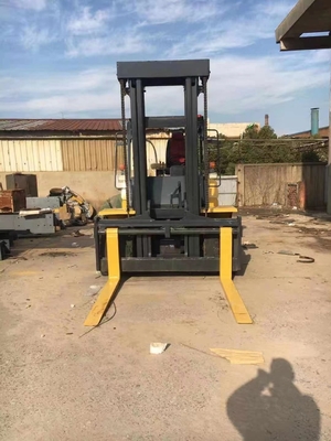 Komatsu FD100 Vorklift Zware apparatuur met een goed hefvermogen