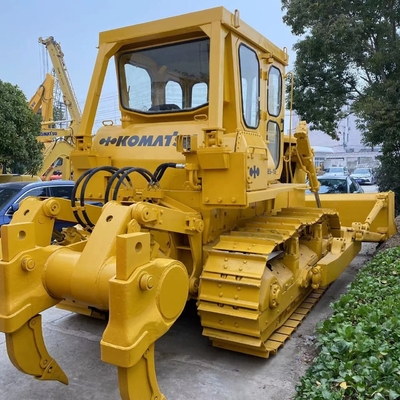 Tweedehands Komatsu D85 bulldozer met een machinegewicht van 20000 KG in goede staat