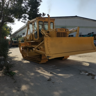 Tweedehands Komatsu D85 bulldozer met een machinegewicht van 20000 KG in goede staat