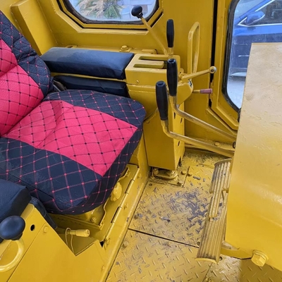 Tweedehands Komatsu D85 bulldozer met een machinegewicht van 20000 KG in goede staat