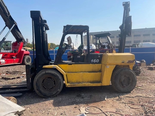 Zware apparatuur KOMATSU Forklift FD160 met een capaciteit van 16 ton in uitstekende arbeidsomstandigheden