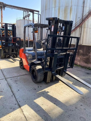 3 ton TOYOTA FD30 Diesel vorkheftruck met hydraulische opheffing in uitstekende staat