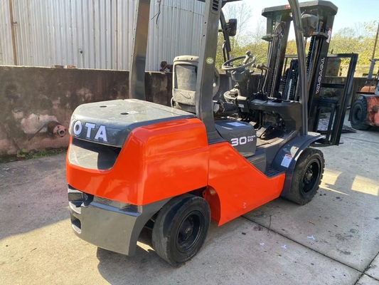3 ton TOYOTA FD30 Diesel vorkheftruck met hydraulische opheffing in uitstekende staat