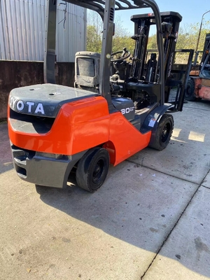 3 ton TOYOTA FD30 Diesel vorkheftruck met hydraulische opheffing in uitstekende staat