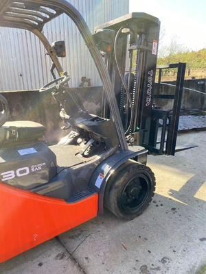 3 ton TOYOTA FD30 Diesel vorkheftruck met hydraulische opheffing in uitstekende staat