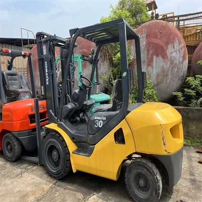 Japanse originele Komatsu 3T vorklift in goede staat met weinig werktijden en in 2022