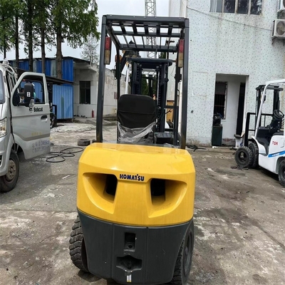 Japanse originele Komatsu 3T vorklift in goede staat met weinig werktijden en in 2022