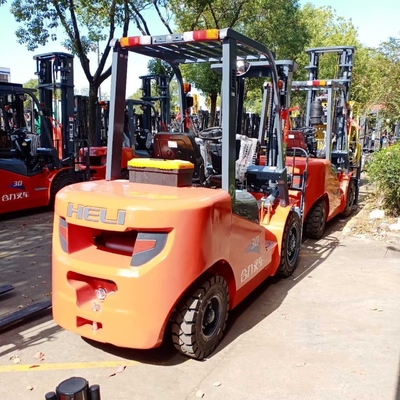 3 ton vorklift FD30 met 3 masten Automatisch/handmatig Gebruikt Japan Heli Uitstekende staat