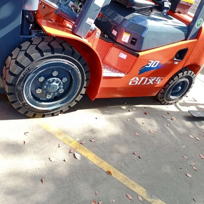 3 ton vorklift FD30 met 3 masten Automatisch/handmatig Gebruikt Japan Heli Uitstekende staat