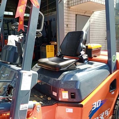 3 ton vorklift FD30 met 3 masten Automatisch/handmatig Gebruikt Japan Heli Uitstekende staat
