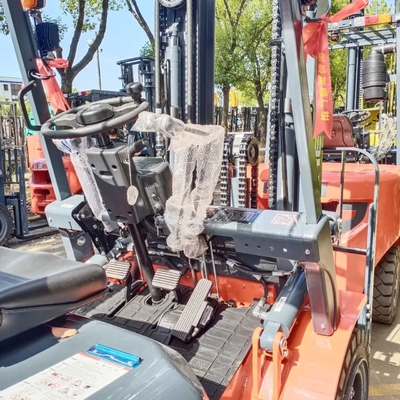 3 ton vorklift FD30 met 3 masten Automatisch/handmatig Gebruikt Japan Heli Uitstekende staat