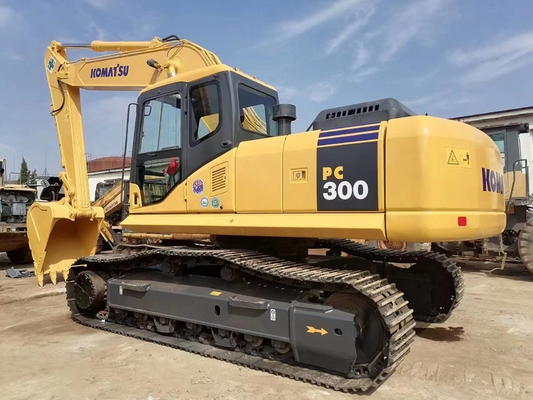 Gebruikte Komatsu PC300 graafmachine en in goede staat met weinig werktijden
