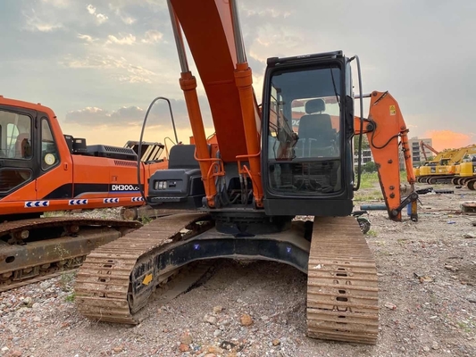 HITACHI ZX210 graafmachine met uitstekende werkomstandigheden en hydraulische klep HITACHI