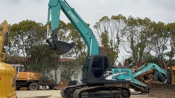 Gebruikte KOBELCO SK200 graafmachine met een emmercapaciteit van 1,1 m3 en een gewicht van 20000 kg in Shanghai