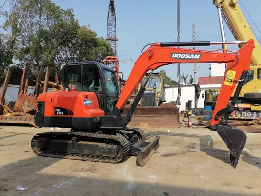 Doosan DX60 Tweedehands graafmachine met 6 ton werkgewicht in uitstekende staat
