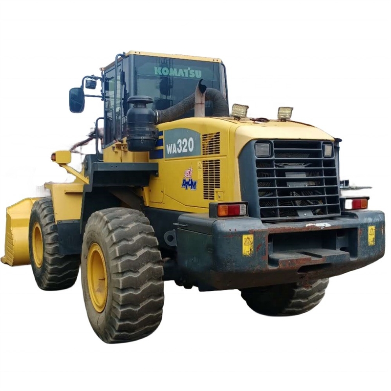 Gebruikte Komatsu WA320-5 voorlader met lage werktijden 0-2000 in goede staat