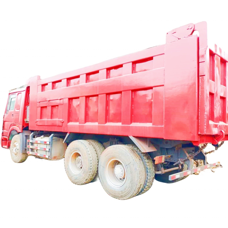 Gebruikte dumptruck HOWO 375 met originele verf en EPA-motor uit Japan bij Restaurant