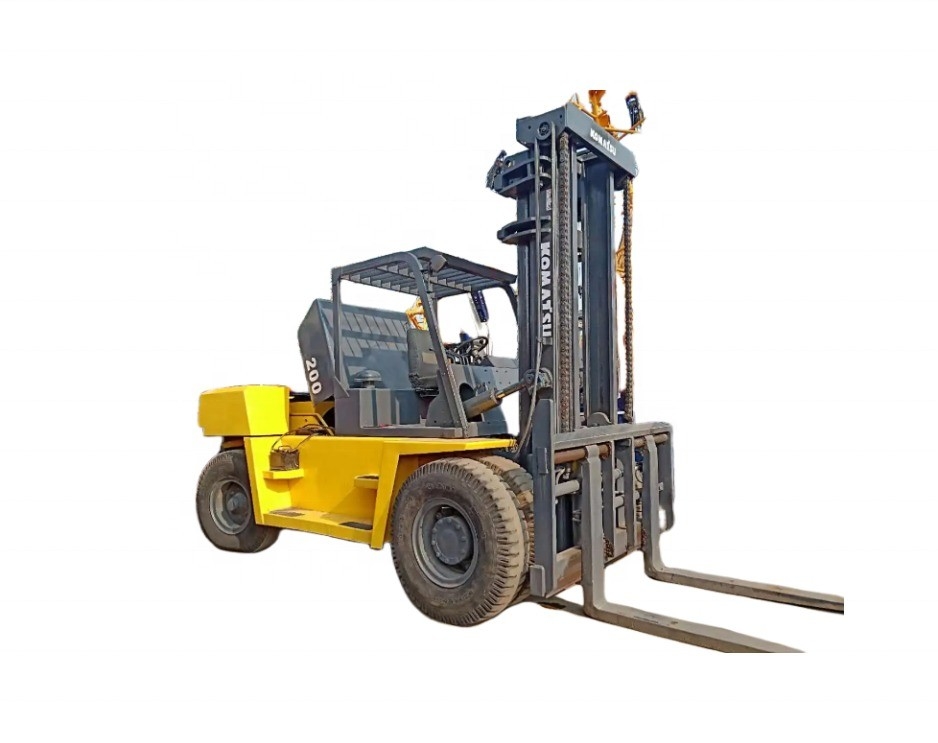20 ton diesel vorklift KOMATSU FD200 voor containerverwerking in bouwmaterialenwinkels